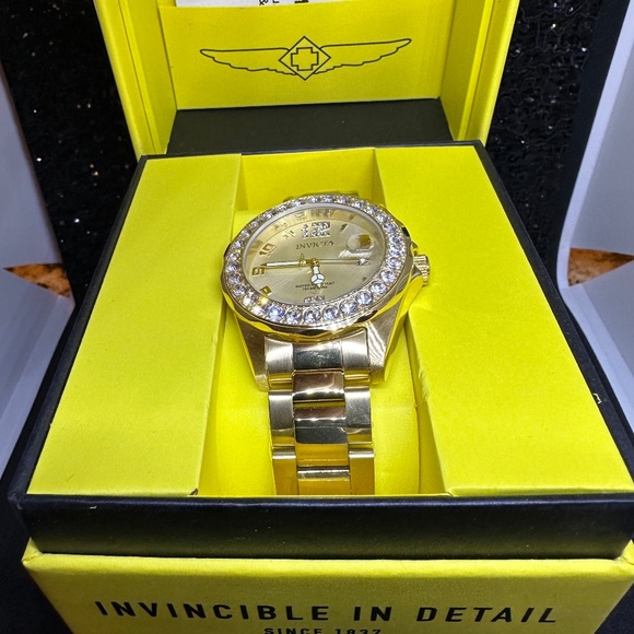 Women's (NWT) Invicta Watch w/a 18k Gold Face Showing the Date & a Crystal Bezel - Picture 5 of 5